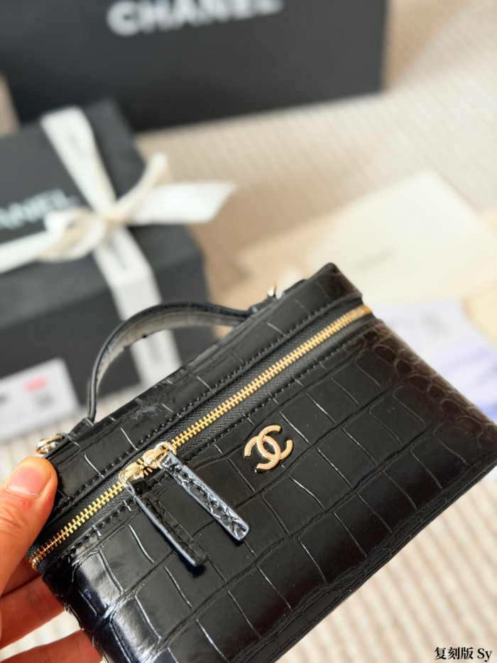 Chanel Shoulder Bag 202 DB091 19cm