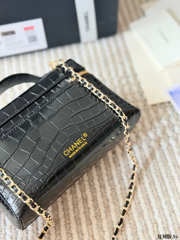 Chanel Shoulder Bag 202 DB091 19cm