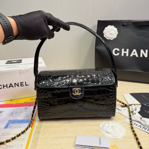 Chanel Shoulder Bag 186 DB562 23cm