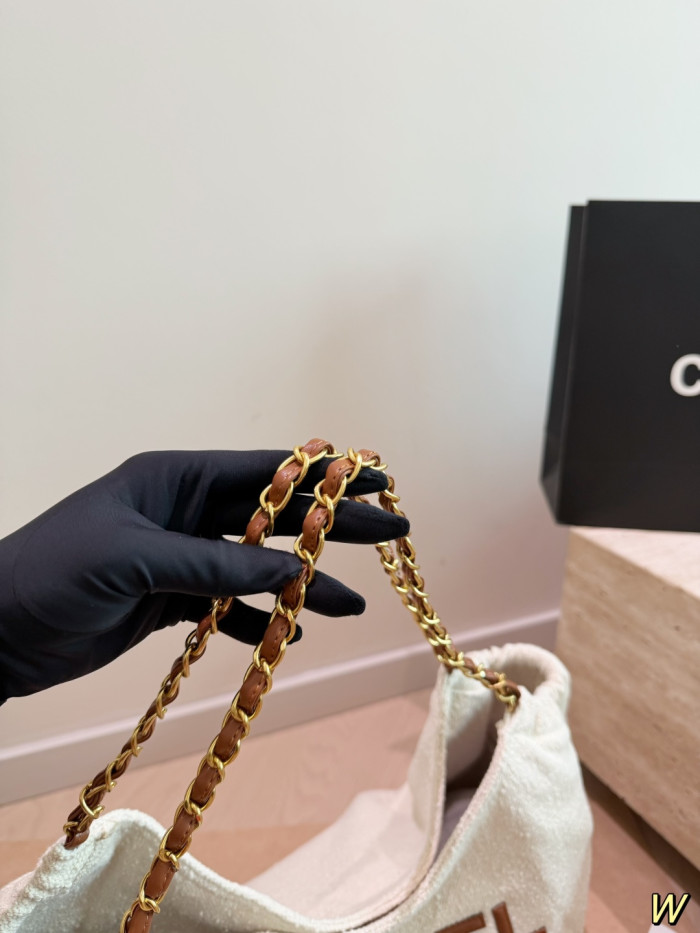 Chanel Tote Bag 192 DB522 42cm