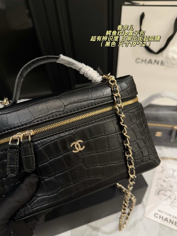 Chanel Shoulder Bag 201 DB581 19cm