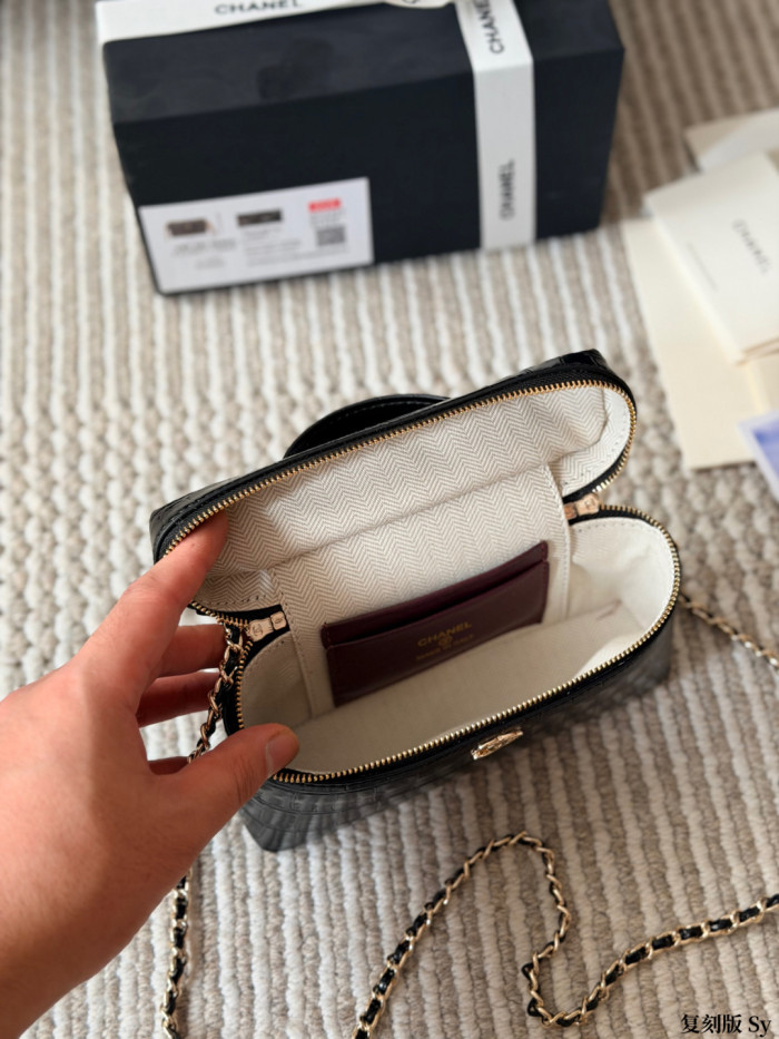 Chanel Shoulder Bag 202 DB091 19cm