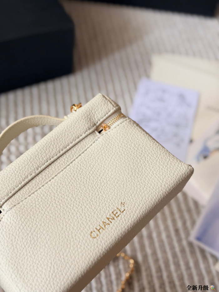 Chanel Shoulder Bag 204 DB071 19cm
