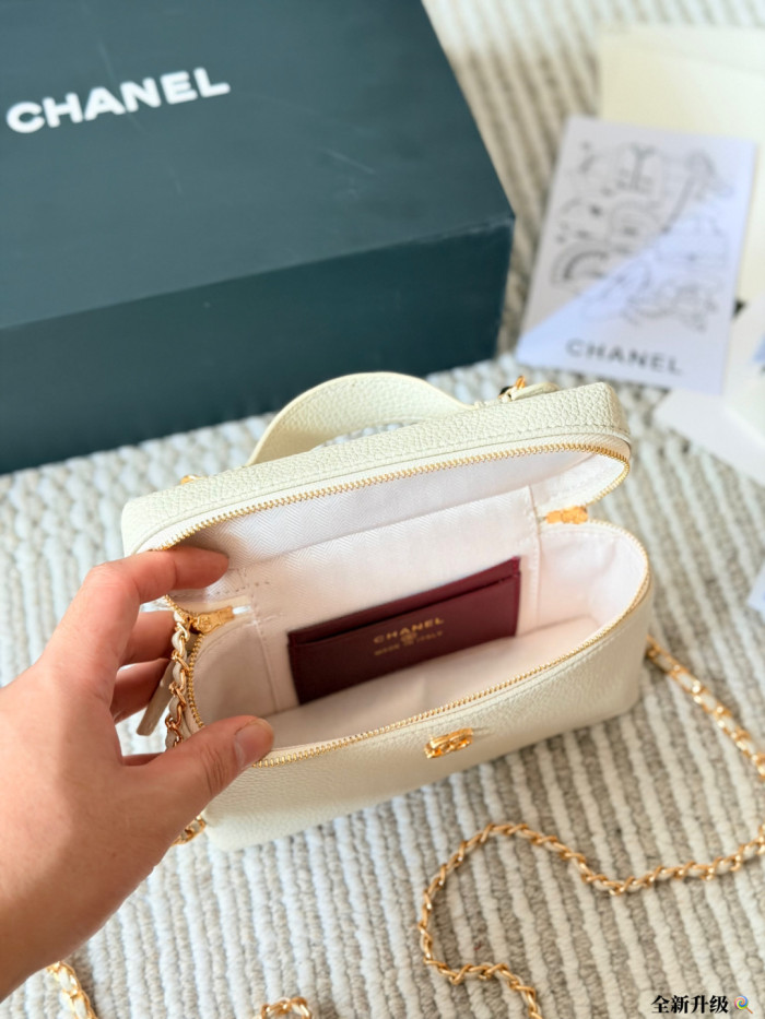 Chanel Shoulder Bag 204 DB071 19cm
