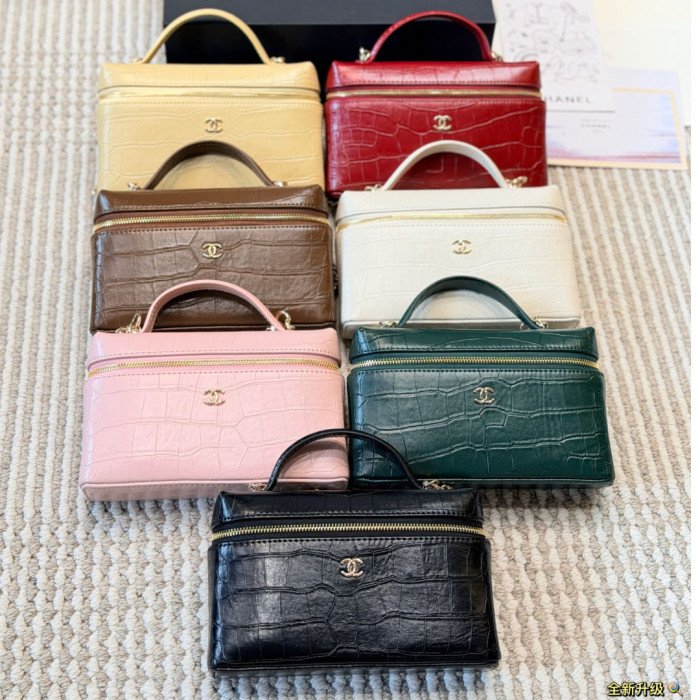 Chanel Shoulder Bag 203 DB071 19cm