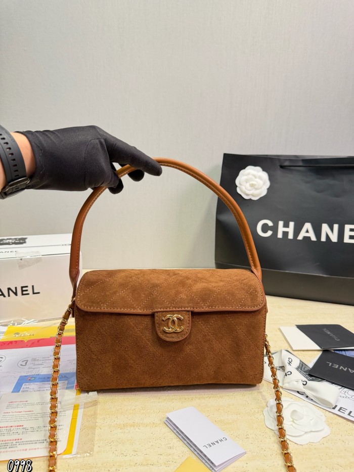 Chanel Shoulder Bag 185 DB562 23cm
