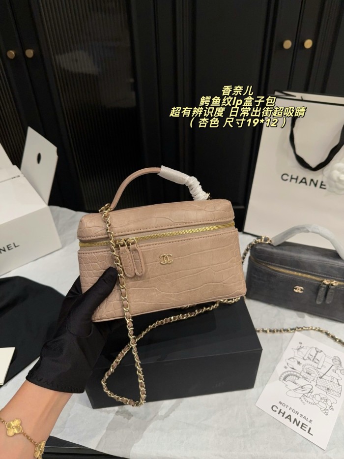 Chanel Shoulder Bag 201 DB581 19cm