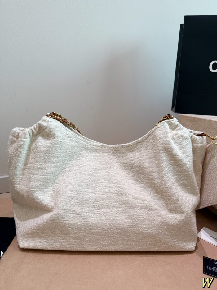 Chanel Tote Bag 192 DB522 42cm