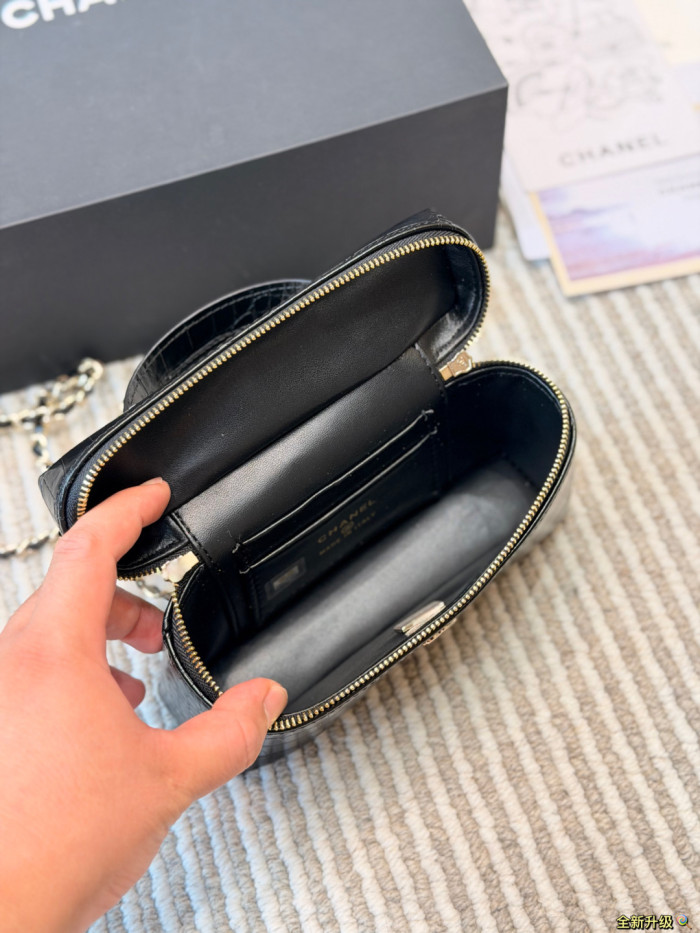 Chanel Shoulder Bag 203 DB071 19cm