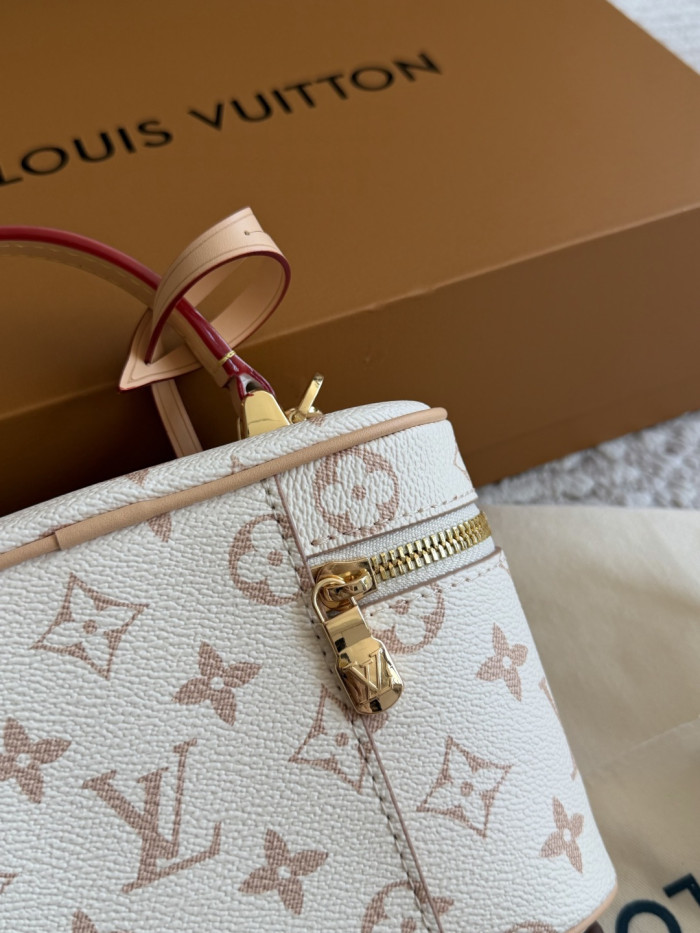 LV Vanity Pouch Bag 387 DB012 20cm