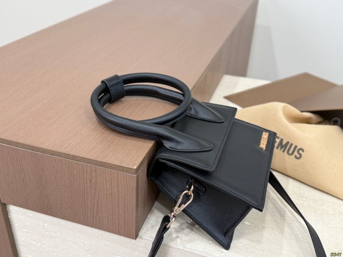 Jacquemus Shoulder Bag 002 DB541 18cm
