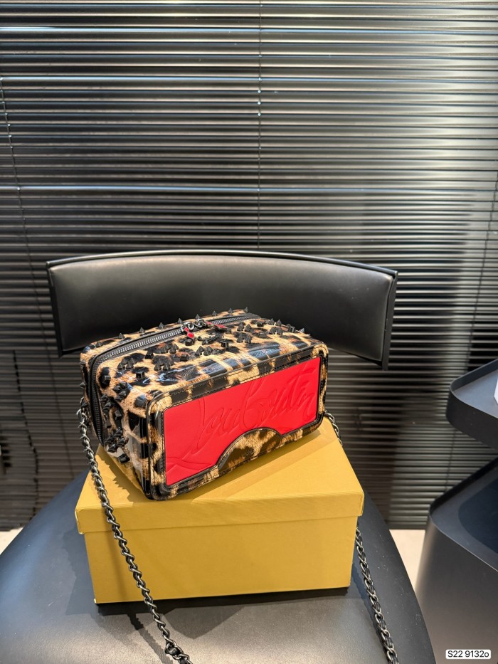 Christian Louboutin Shoulder Bag 9132 DB571 20cm