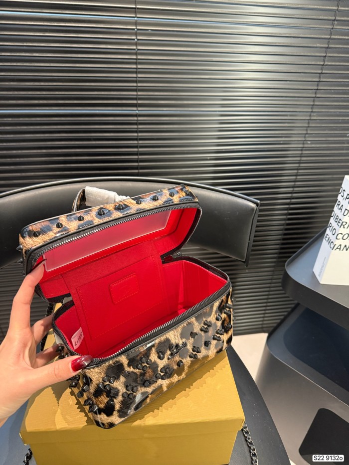Christian Louboutin Shoulder Bag 9132 DB571 20cm