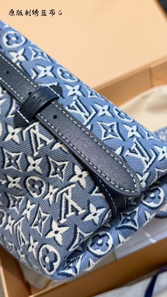 LV Carryall Bag 410 DB532 28cm