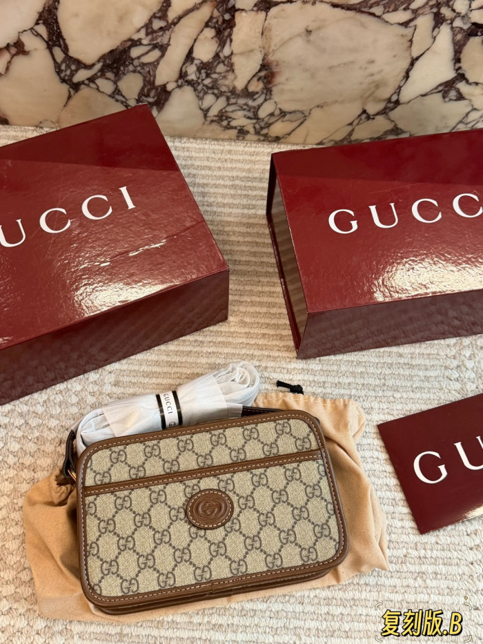 Gucci Shoulder Bag 056 DB571 20cm
