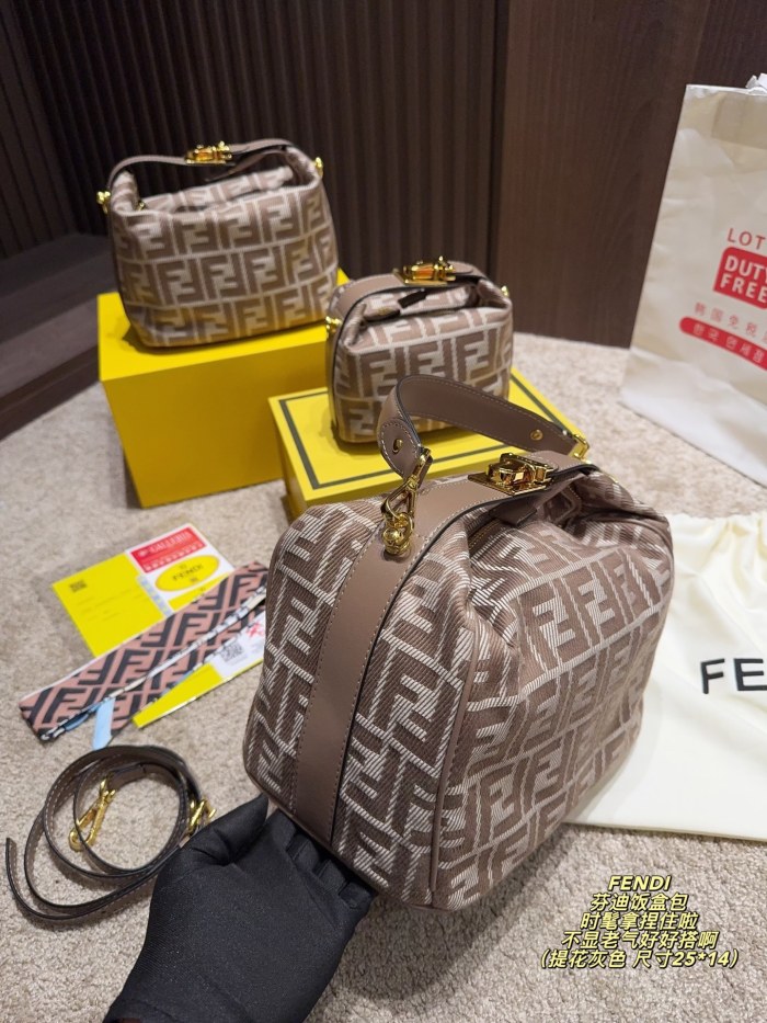Fendi Shoulder Bag 012 DB551-071 14-25cm