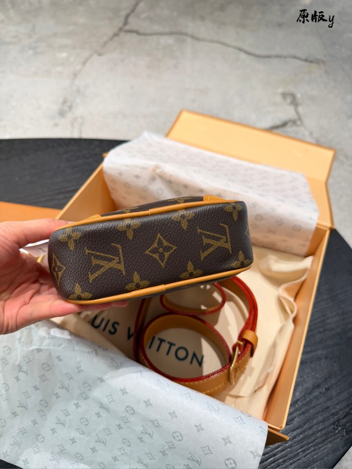 LV Shoulder Bag 414 DB502 15cm