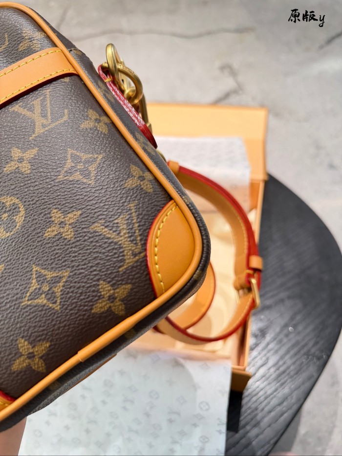 LV Shoulder Bag 414 DB502 15cm
