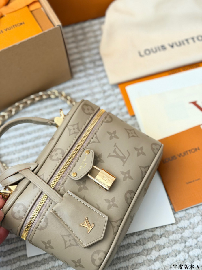 LV Vanity Pouch Bag 416 DB591 19cm