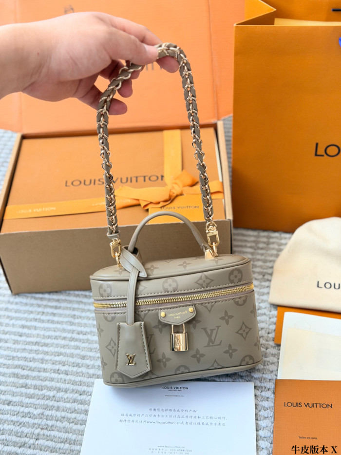 LV Vanity Pouch Bag 416 DB591 19cm