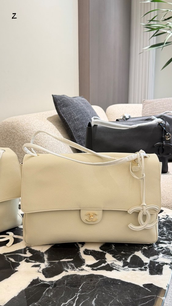 Chanel Shoulder Bag 226 DB592 38cm