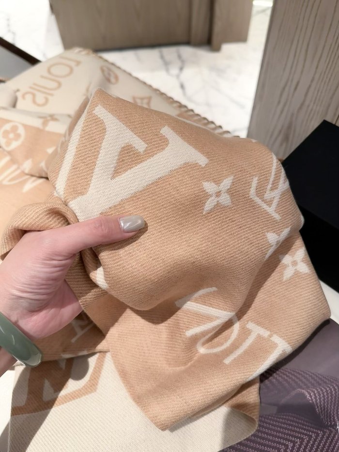 LV Scarf 003 180*60cm