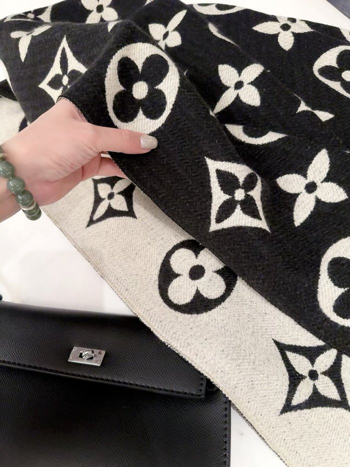 LV Scarf 004 180*60cm