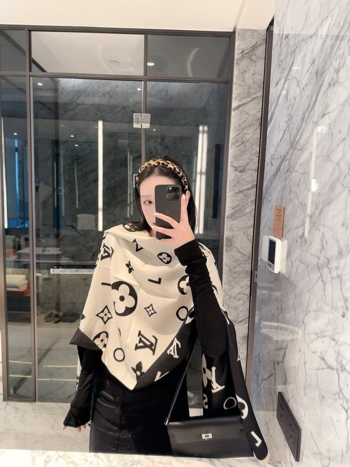 LV Scarf 010 180*60cm