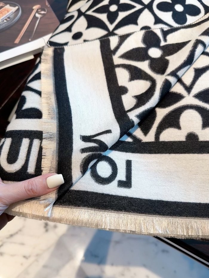 LV Scarf 011 180*60cm