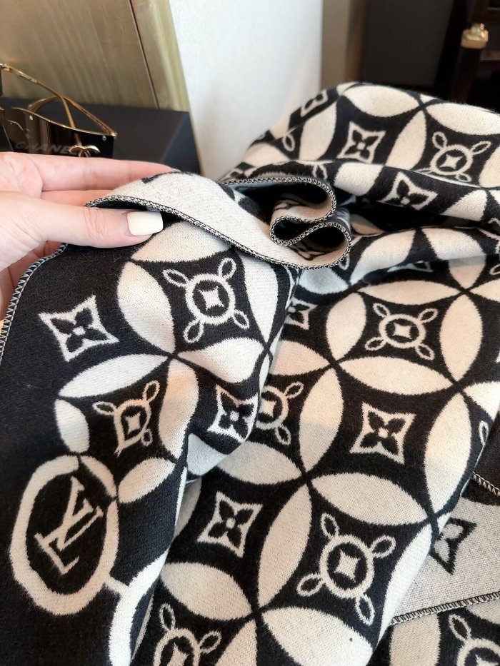 LV Scarf 017 180*60cm