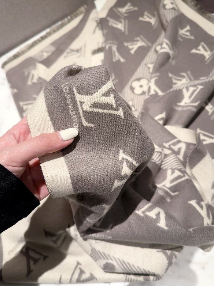 LV Scarf 019 180*60cm