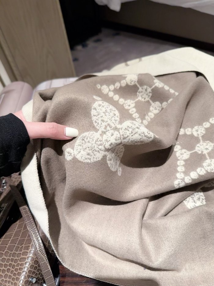 LV Scarf 018 180*60cm