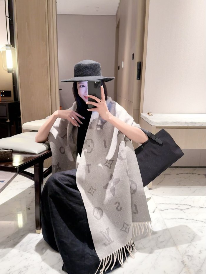 LV Scarf 037 180*60cm