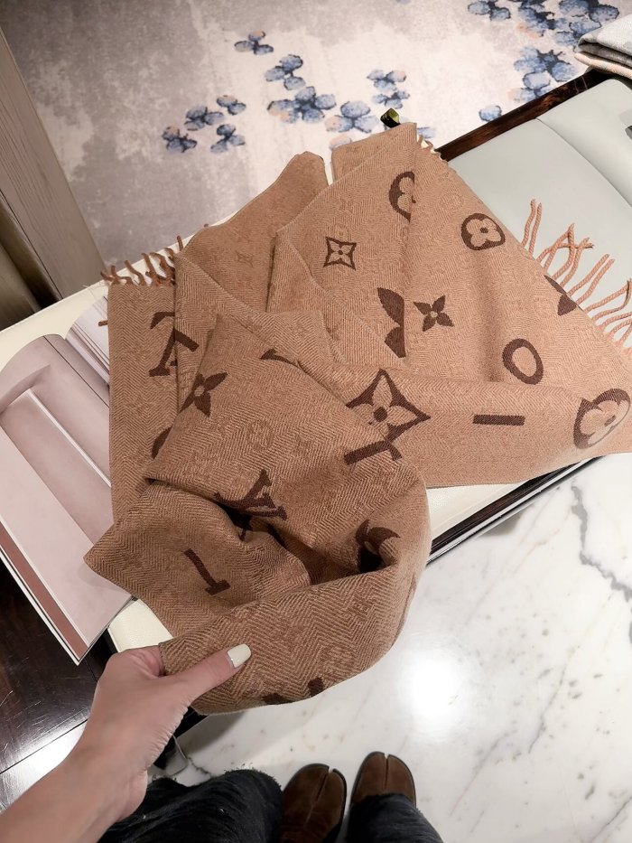 LV Scarf 037 180*60cm