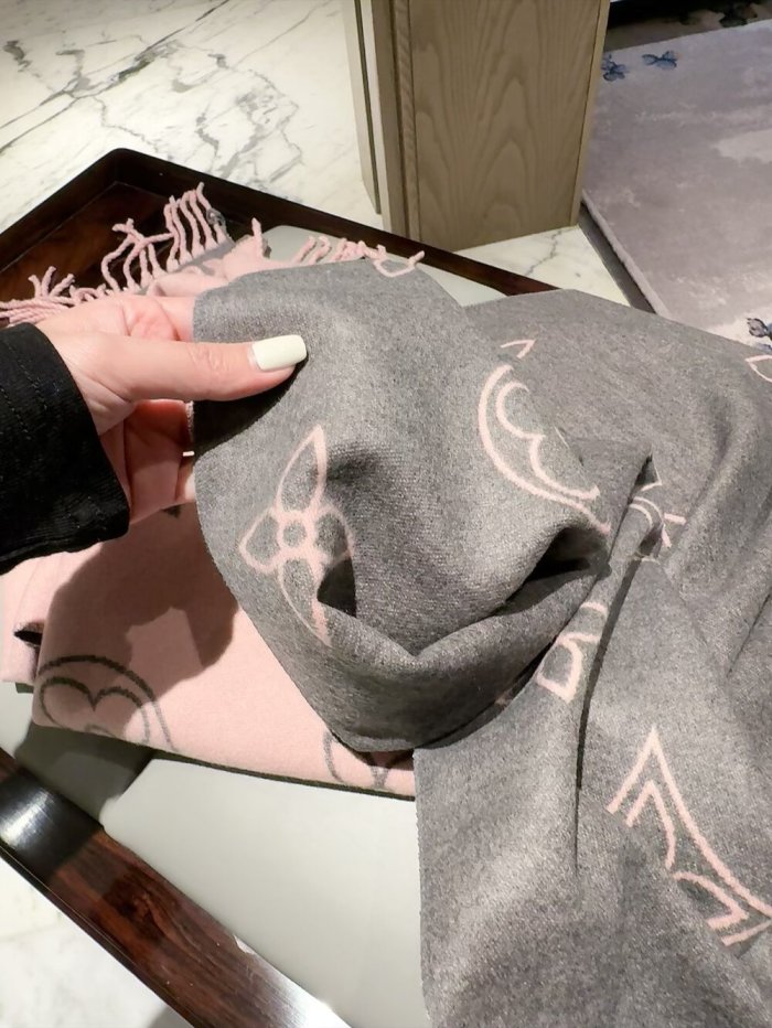 LV Scarf 039 180*60cm
