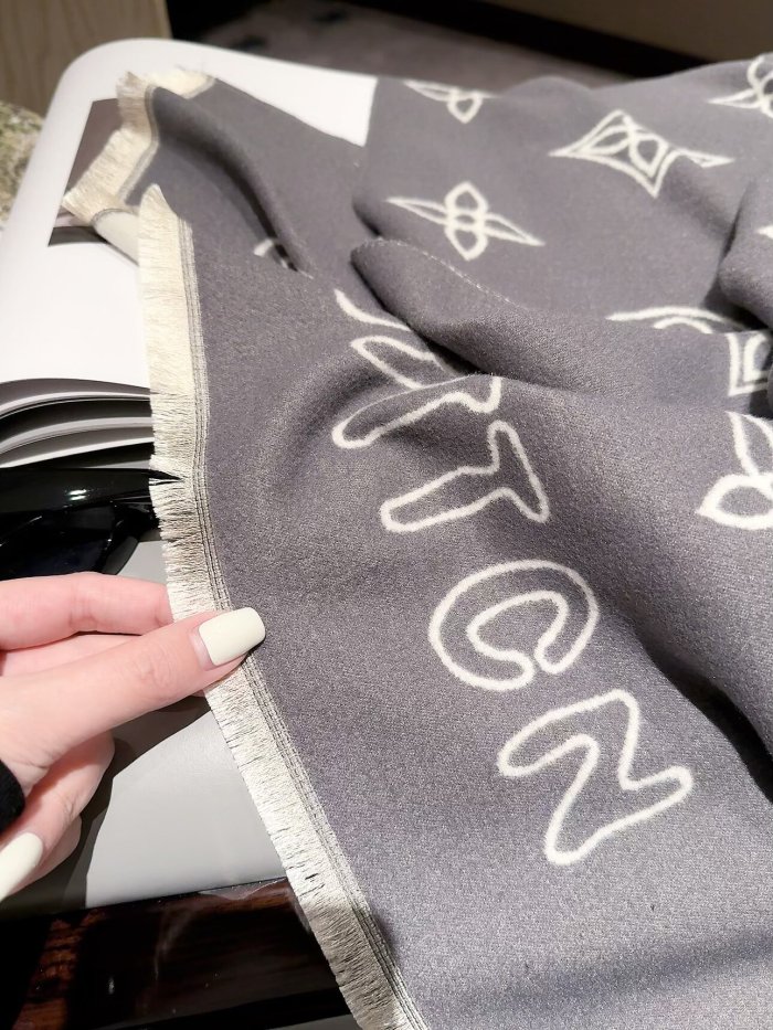 LV Scarf 032 180*60cm