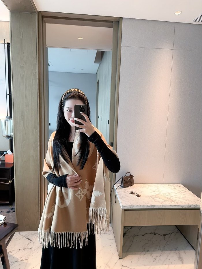 LV Scarf 038 180*60cm
