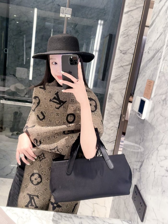 LV Scarf 037 180*60cm