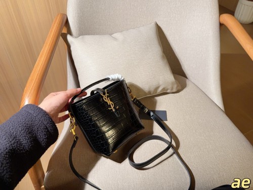 YSL Le37 Bucket Bag 102 DB061 14cm
