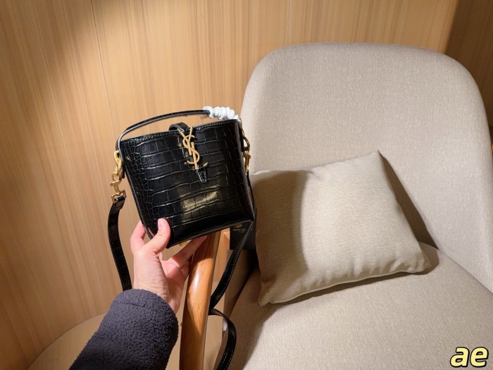 YSL Le37 Bucket Bag 102 DB061 14cm