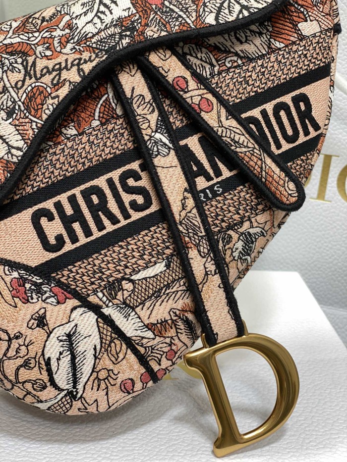 Dior Saddle Stirrup D-shaped charm magnet clasp closure Dior Petites Fleurs pattern embroidery saddle bag shoulder crossbody handbag