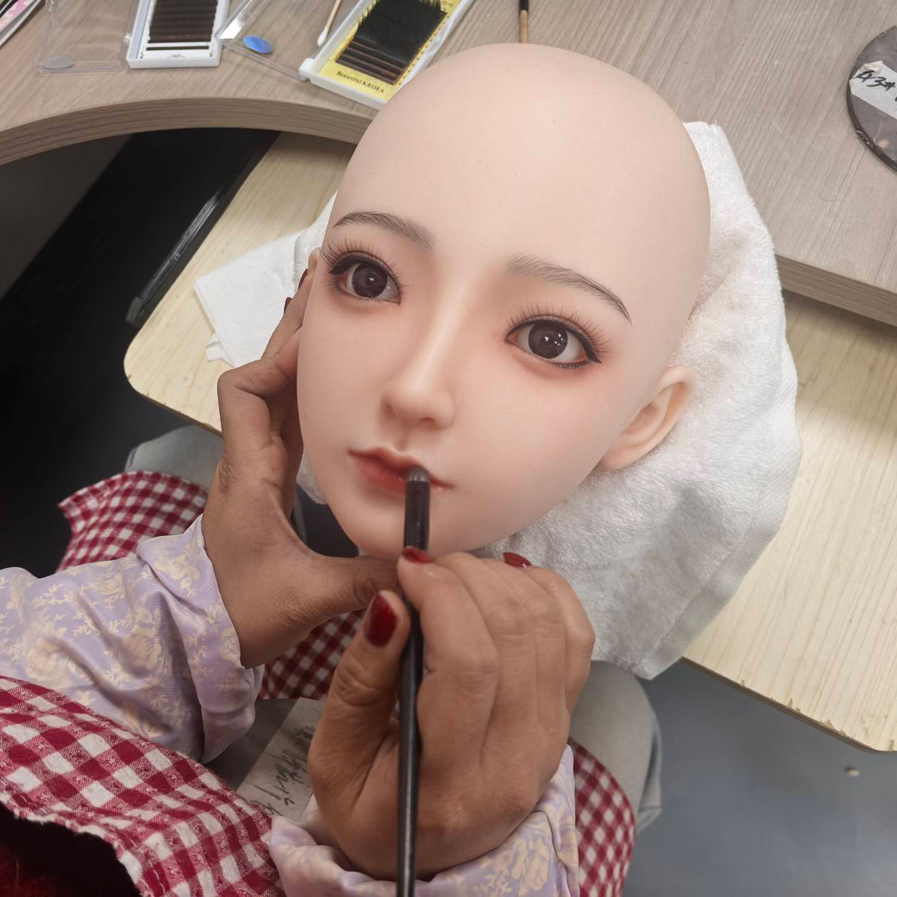 メイク作業中②リアルドール MLWドール