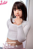 明るい表情の平胸アダルトフィギュア