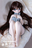 落ち着いたポーズで佇む85cmフィギュア