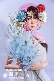 Enyaの花飾りヘアスタイルが際立つ 横顔ラブドールイメージ