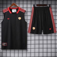 2025/26 Man Utd Black Training Shorts Suit