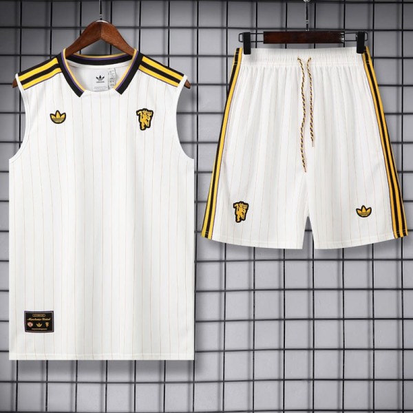 2025/26 Man Utd White Training Shorts Suit