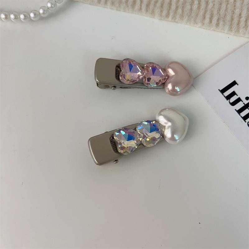 Exquisite And Compact Heart Shaped Metal Hairpin