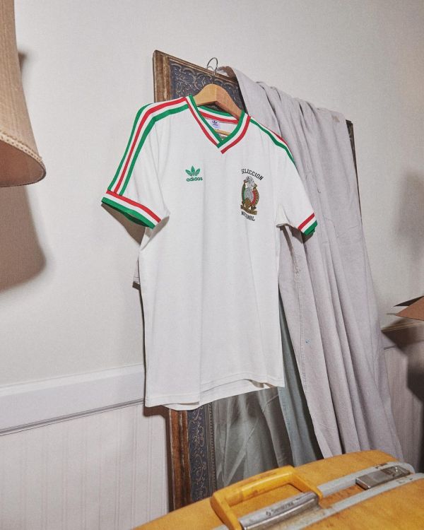 1986 Mexico Clasic Retro White Fans 1:1 Quality Soccer Jersey
