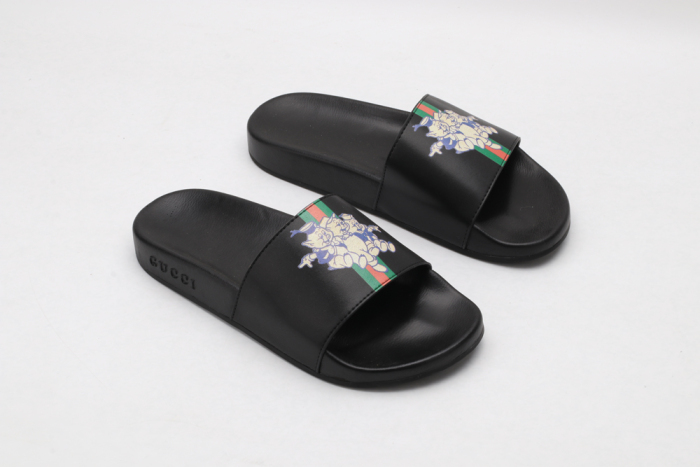 G*cci Sandals